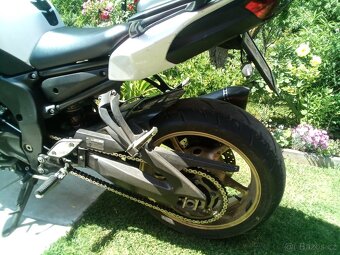 Yamaha FZ8 - 5