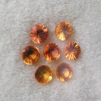 Safír-kulatý-0,12 ct./kus - 5
