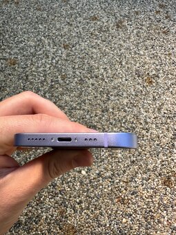 iPhone 12 - baterie 94% - 5