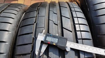 Letní dvourozměrné pneumatiky MO 255/45 R19 a 285/40 R19 98% - 5
