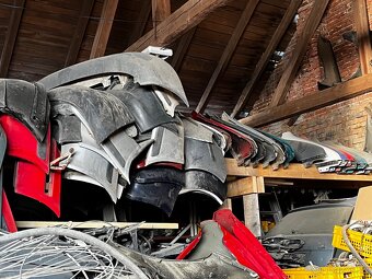 díly Škoda – zadní páté a boční dveře, nárazníky a blatníky - 5