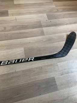 Nabízím k prodeji hokejku Bauer Vapor - 5