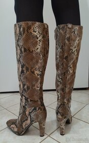 Kozačky na podp. GUESS, hadí vzor, kůže, vel. 37 - 5