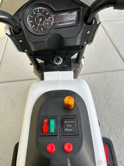 Dětská elektrická trojkolka RacceWay - 5