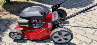 Prodám sekačku VARI - motor HONDA - 5
