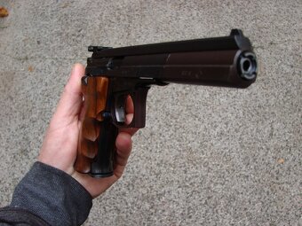 CZ 83 JANE 22 LR SE 4. ZÁSOBNÍKY A ZÁVITEM NA ÚSTÍ HLAVNĚ - 5