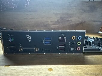 ASUS ROG Strix B360-H – ohnuté piny - 5