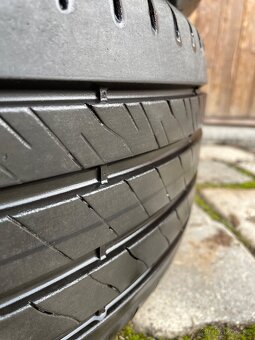 Goodyear 215/55 R17 94W - 5