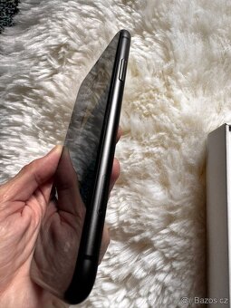 Apple iPhone 11 128GB, černý, stav A, nová baterie - 5