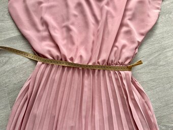 Prodám růžové midi šaty UNI velikost - 5