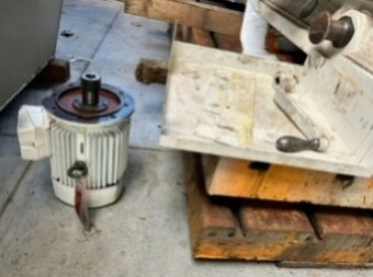 Obráběcí stroj E20 a jeho otočný stůl po GO - 5