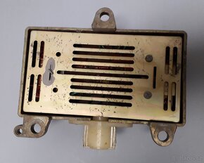 Volga (Gaz) 21,24, Regulátor napětí - "Voltage regulator" - 5