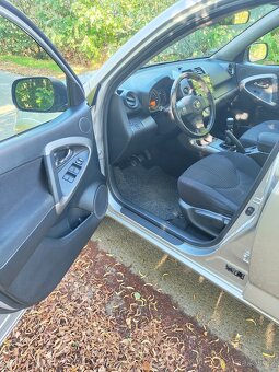 Toyota RAV4 2.2 D-CAT, 4x4, 3. Maj, 2x Pneu, Výhřev - 5