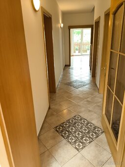 Prodám rodinný dům Zlín, zahrada, ihned k nastěhování - 5