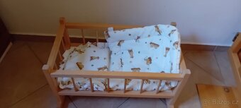 Postýlka pro panenky s peřinkami - 5