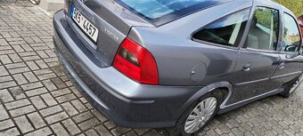 Opel Vectra 1.8i - 5