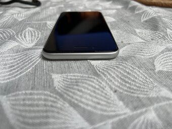 iPhone SE 2020 - 5
