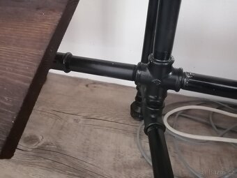 Pracovní stůl v industriálním stylu - 5