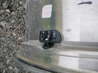 4ks alu disky orig Ford 5x108 R20 + snimače tlaku - 5