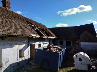 Staré trámy a rozebrání starých střech stodol - 5