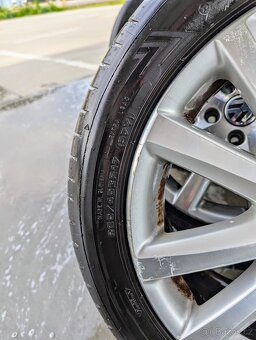 Predám originálne VW elektróny R17 + letne pneu 235/45 - 5