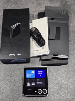 Samsung Z Flip 7 - 5