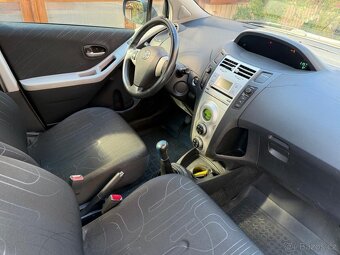 Toyota Yaris 1,3i - 5