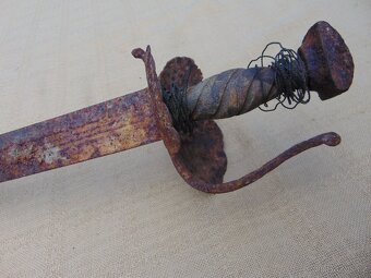 Nálezová zbraň 17 stol - 5