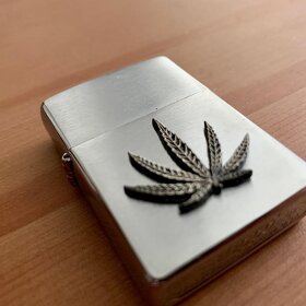 Prodám ZIPPO zapalovač Cannabis Leaf - 5