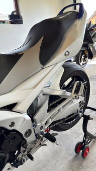 Suzuki gsr 600 - 5