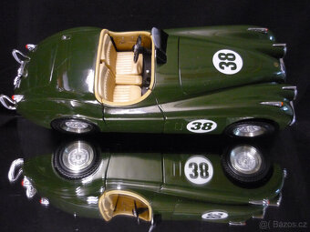 Jaguar XK120 Roadster ERTL 1/18 - 5