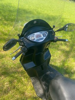 Skútru Kymco 250 - 5