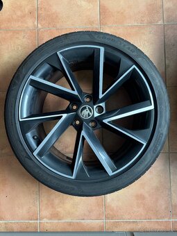 5x112 R19 Vega včetně pneu - 5