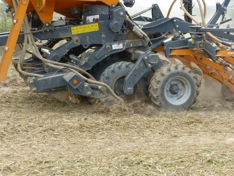 Mzuri secí stroj-strip till (pásové zpracování půdy) - 5