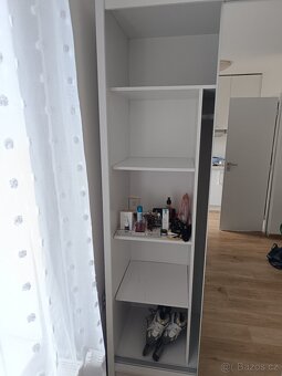 Šatní skříň se zrcadlem - 5