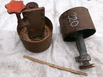 Prodám díly na zahradní frézu zn.TERA-VARI a další. Prodám ř - 5