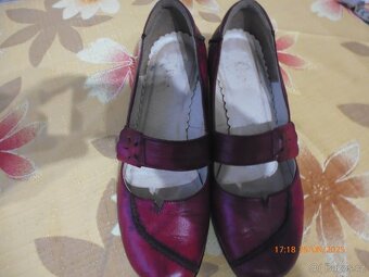 Dámské kožené lodičky Rieker vel. 37 vínové - 5