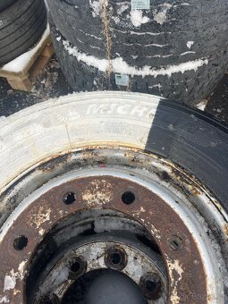 2ks pneumatika s diskem 265/70 R19.5 - 5