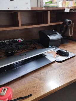 Prodejní a pracovní pult - 5