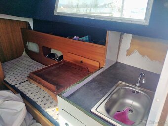 Plachetnice Jeanneau Sangria (7,6 m) - 5