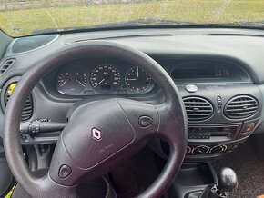 Renault Megane 1.4 8V - 5