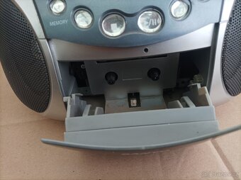 RADIO 12 V. 220 V - 5