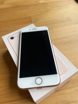 iPhone 8 zlatý, 64GB - 5