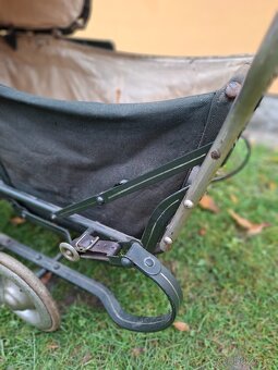 Starožitný kočárek pro panenky  - skládací - 5