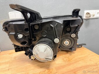 Světlomety Mitsubishi Pajero facelift 2012–2021 - 5