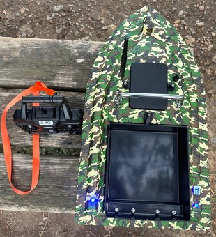 Maskáčová zavážecí lodička s GPS (10000Ah) + ZDARMA OBAL - 5