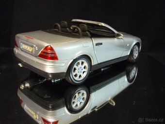Mercedes Benz SLK 230 Maisto 1/18 - 5