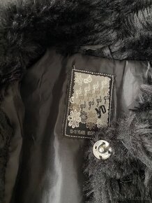 Dívčí černý kožíšek vel. 140-146 - 5