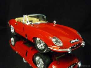 Jaguar E Type Cabriolet červený Bburago 1/18 - 5