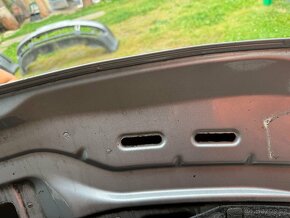 VW Passat B 5,5-kapota - 5